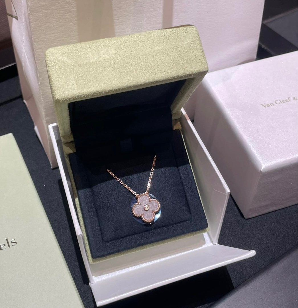 VCA 2023 Holiday Pendant, Luxury, Accessories on Carousell