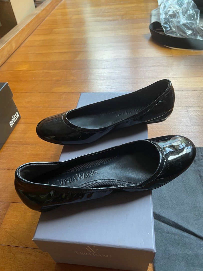 Vera Wang patent leather ballet flats 35 Women s Fashion