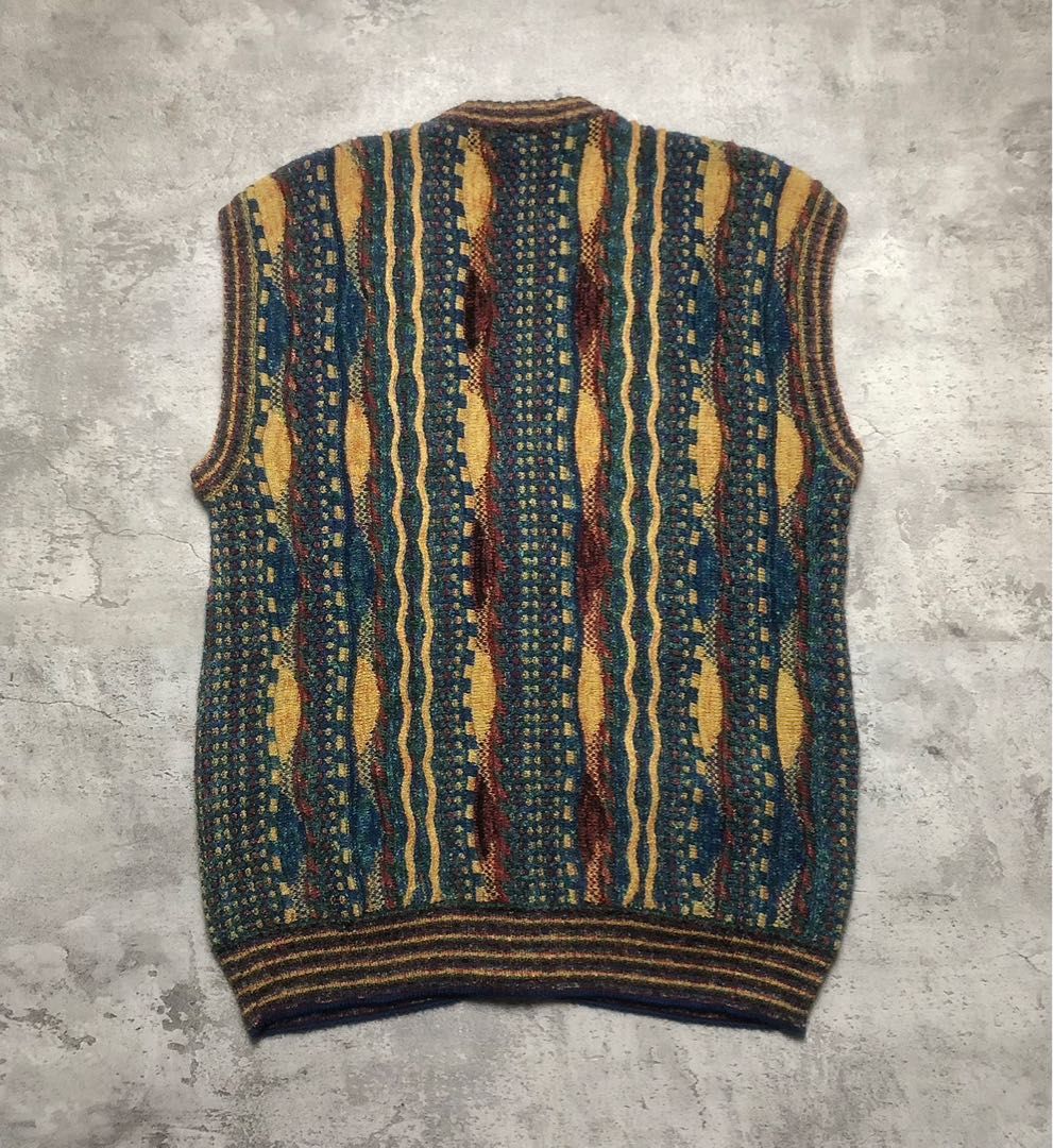 Vest coogi Fesyen Pria Pakaian Atasan di Carousell