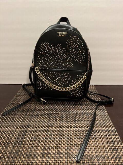 Authentic Victoria’s secret backpack (Category: Backpacks) located in Cabanatuan. Submitted by scrlttt (Listing ID 1262926102, Image 1). Description: Lightly used Perfect size can fit essential items not too small .
