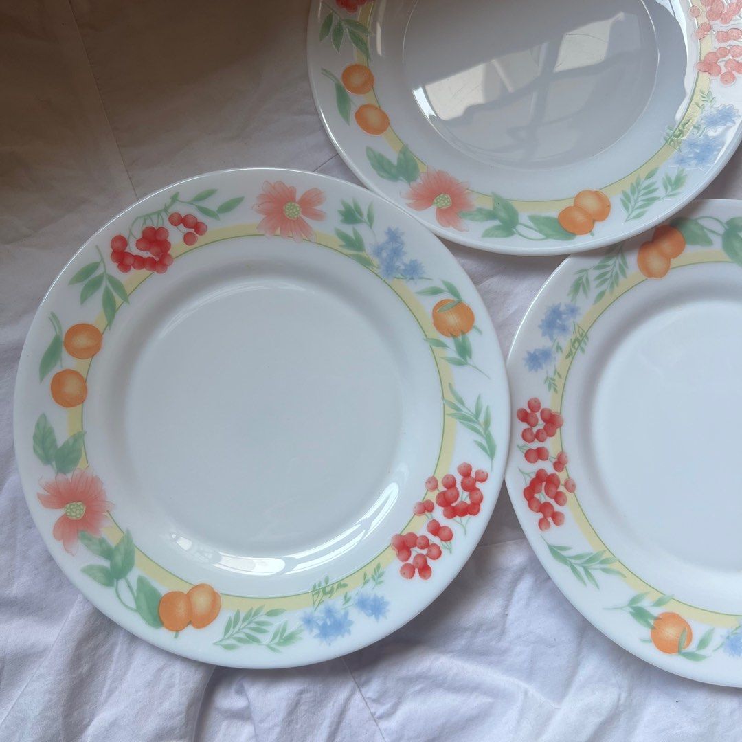 Vintage design plates x 4pcs