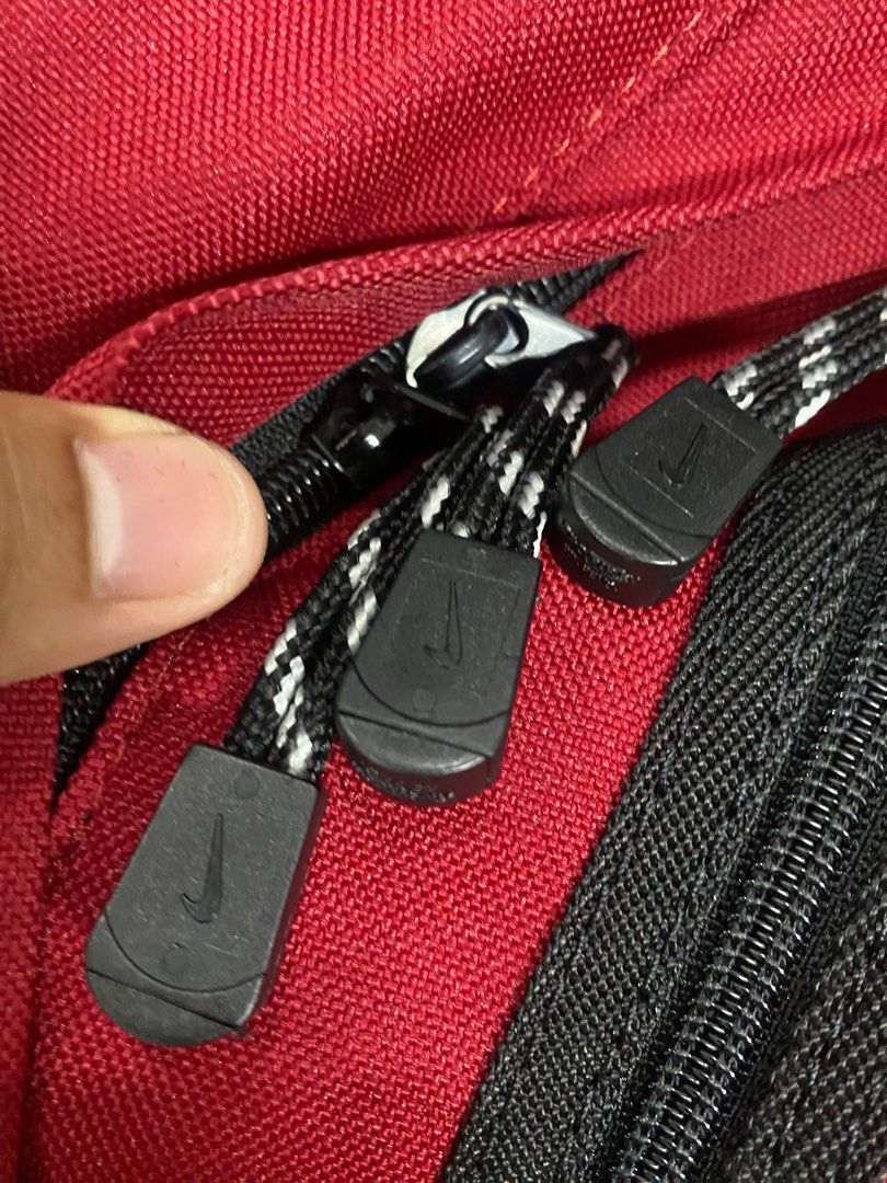 Vintage Nike Crossbody Bag, Men's Fashion, Bags, Sling Bags on Carousell