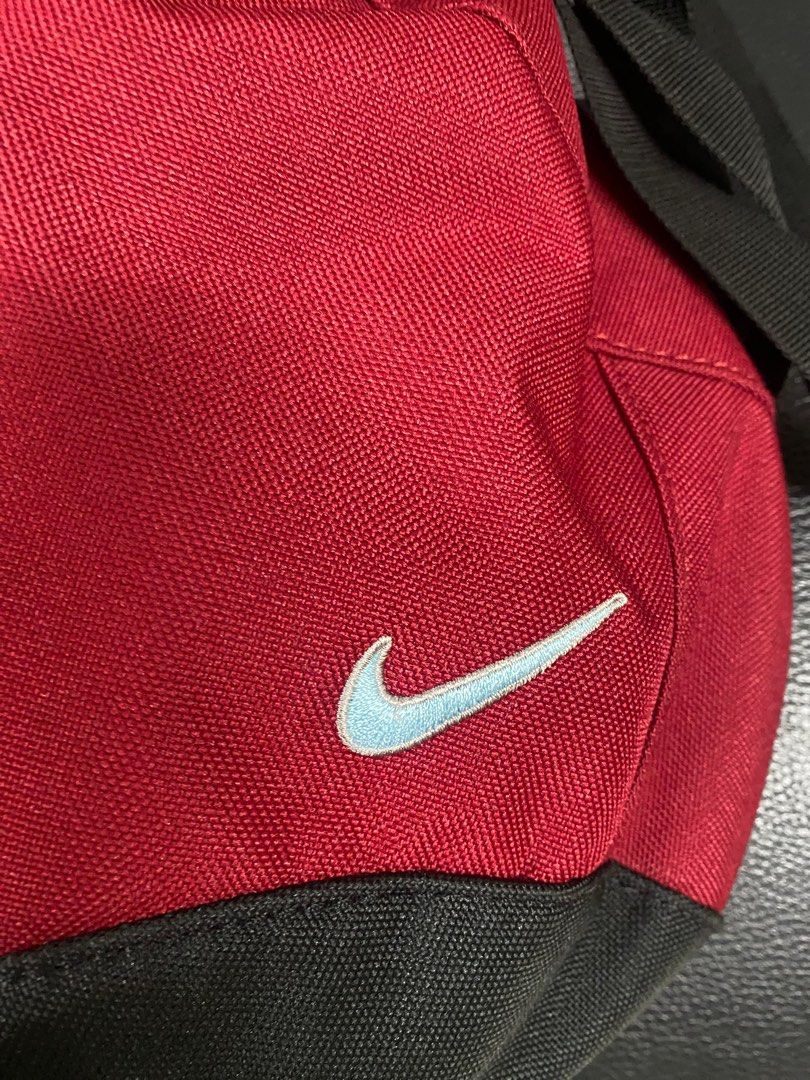 Vintage Nike Crossbody Bag, Men's Fashion, Bags, Sling Bags on Carousell
