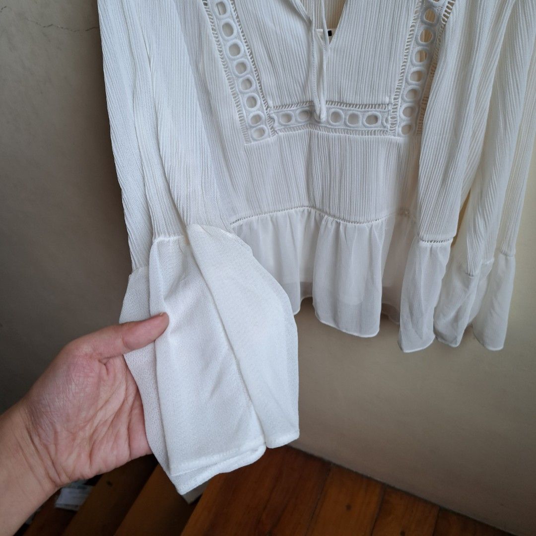 White flowy best sale top long sleeve