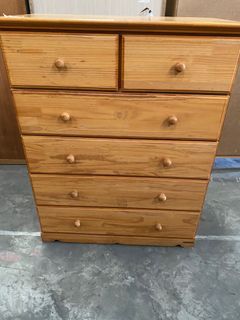 WOODEN CHEST OF DRAWER 6 DRAWERS  IN GOOD CONDITION  SIZE 33.5L x 19W x 43H in inches