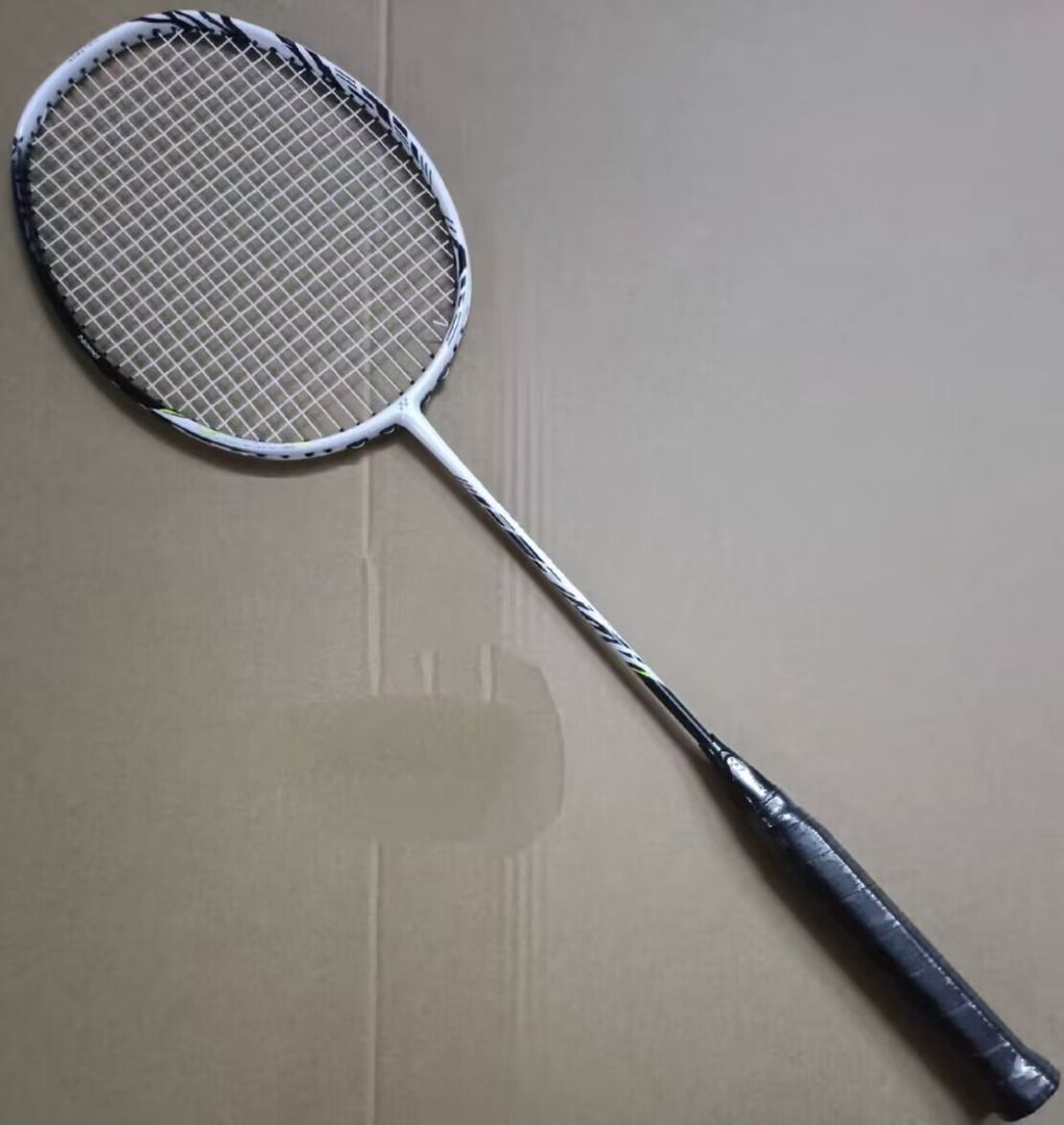 YONEX 尤尼克斯天斧99 pro 4u g5 羽毛球拍, 運動產品, 運動與體育