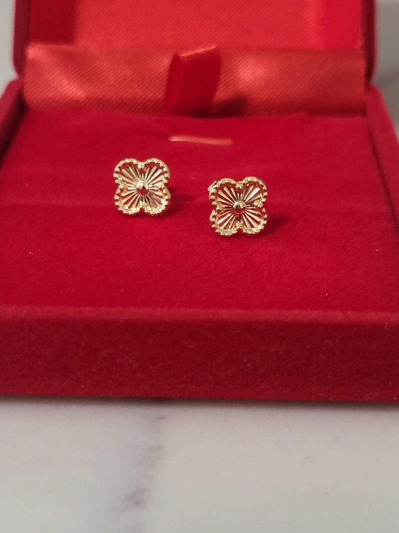 Gold tops hot sale earrings images