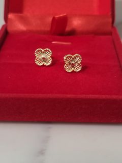 18K Gold Clover Earring Studs