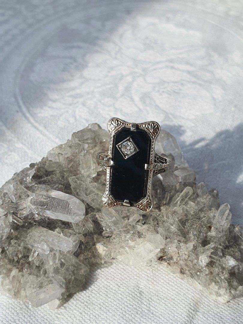 White onyx ring top