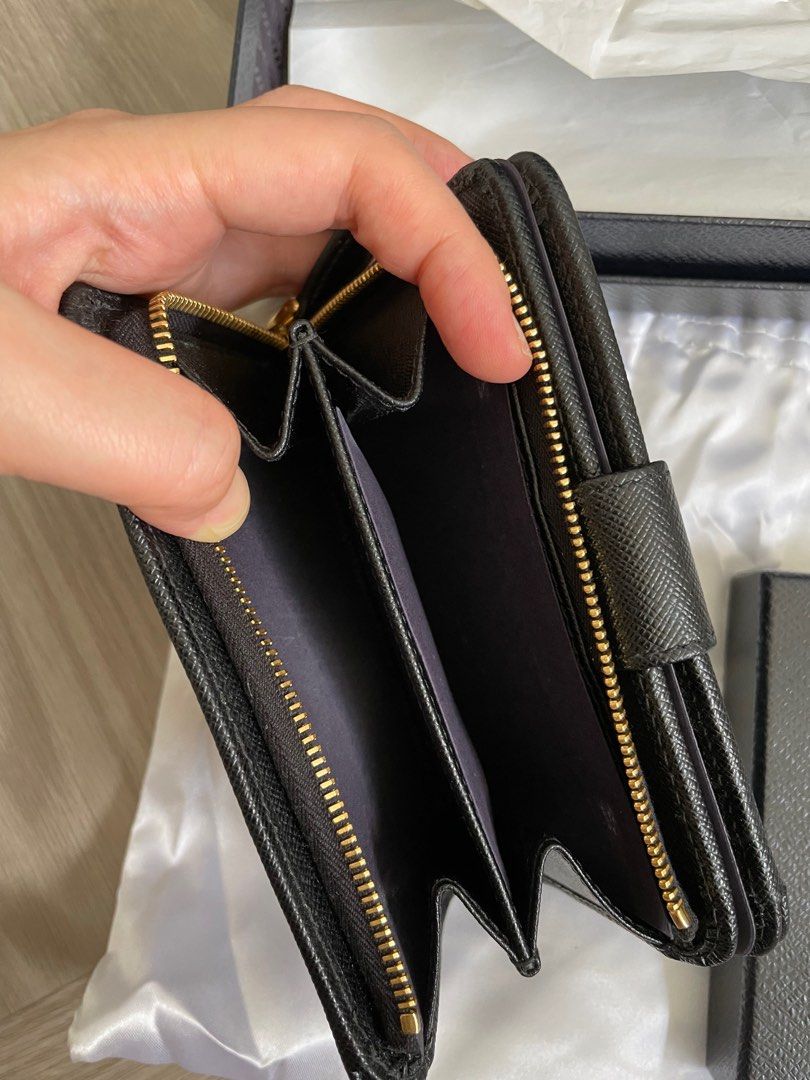 Medium saffiano leather 2025 wallet