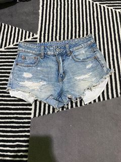 AMERICA EAGLE SHORT RIPPED JEANS