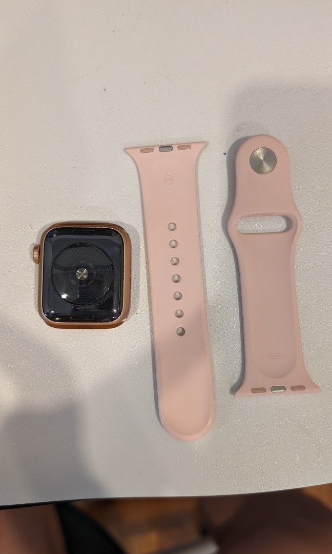 Apple watch se gps 40mm hotsell with pink sand sport band gold
