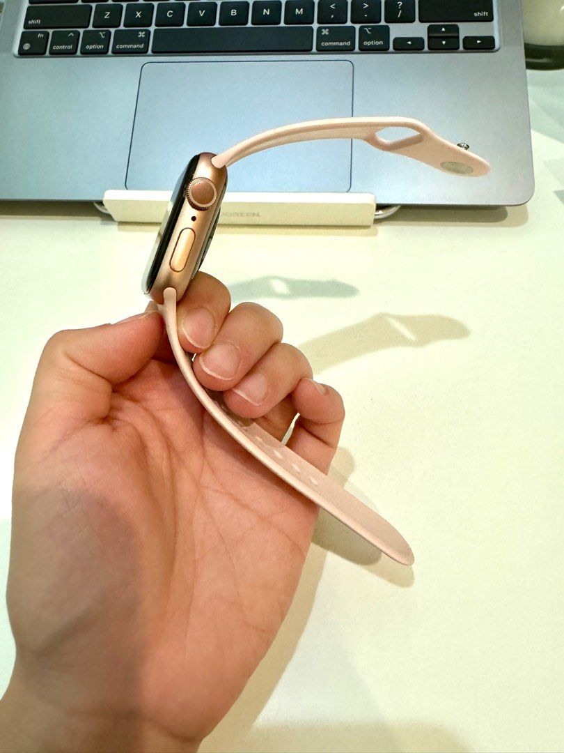 Apple Watch Series 5 40mm gold aluminum GPS Mobile Phones