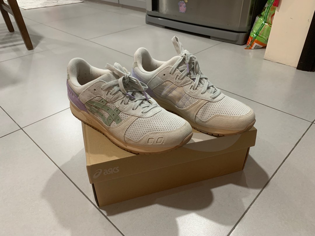 Asics discount a few