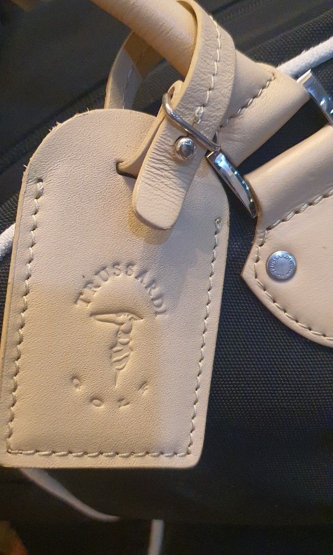 Authentic trussardi 2 way bag (Category: Luxury Bags & Wallets) located in Cavite. Submitted by ohmie23 (Listing ID 1263136406, Image 2). Description: Authentic trussardi 2 way bag.