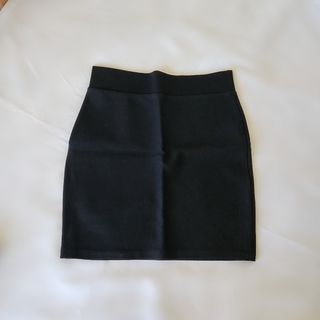 basic black skirt