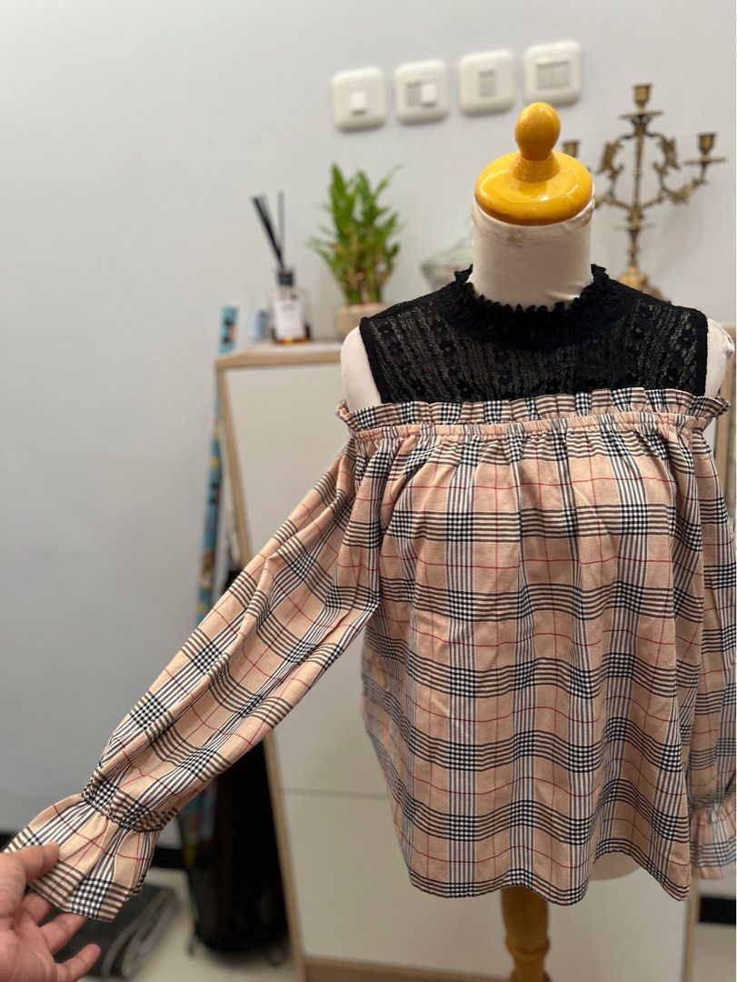 Burberry off the shoulder top top