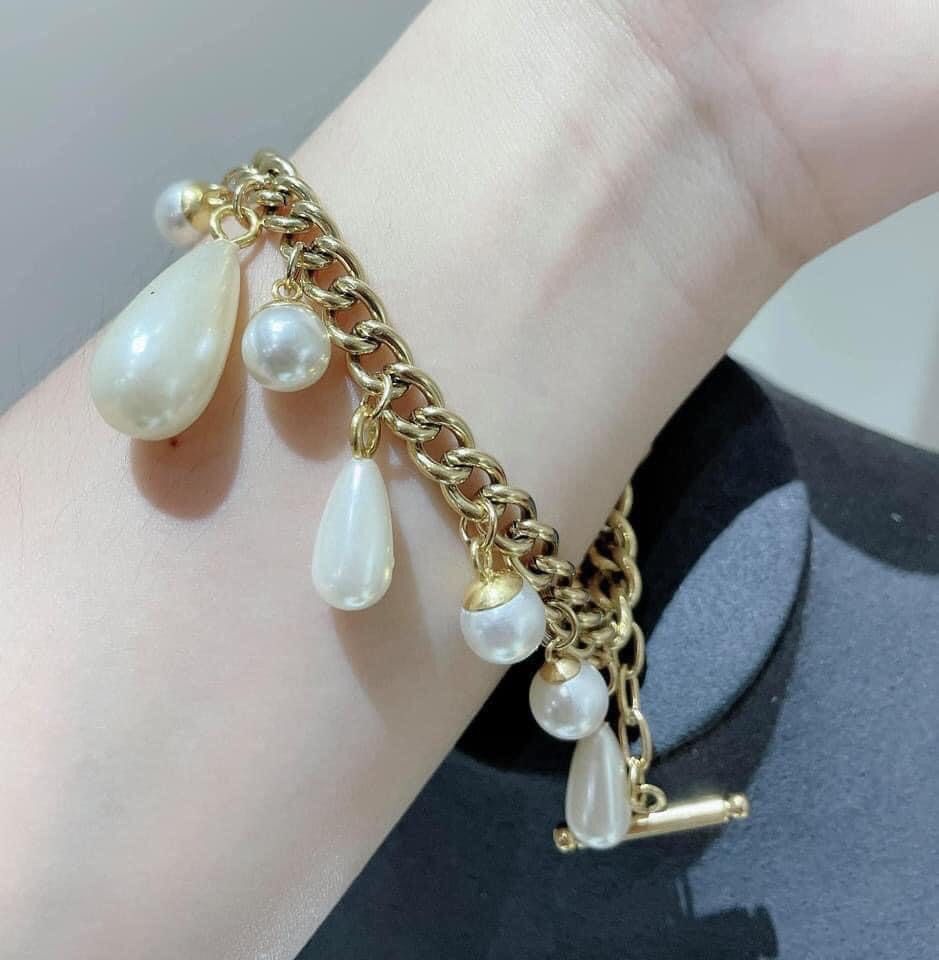 Cartier Pearls Bracelet Women s Fashion Jewelry Organizers Bracelets on Carousell