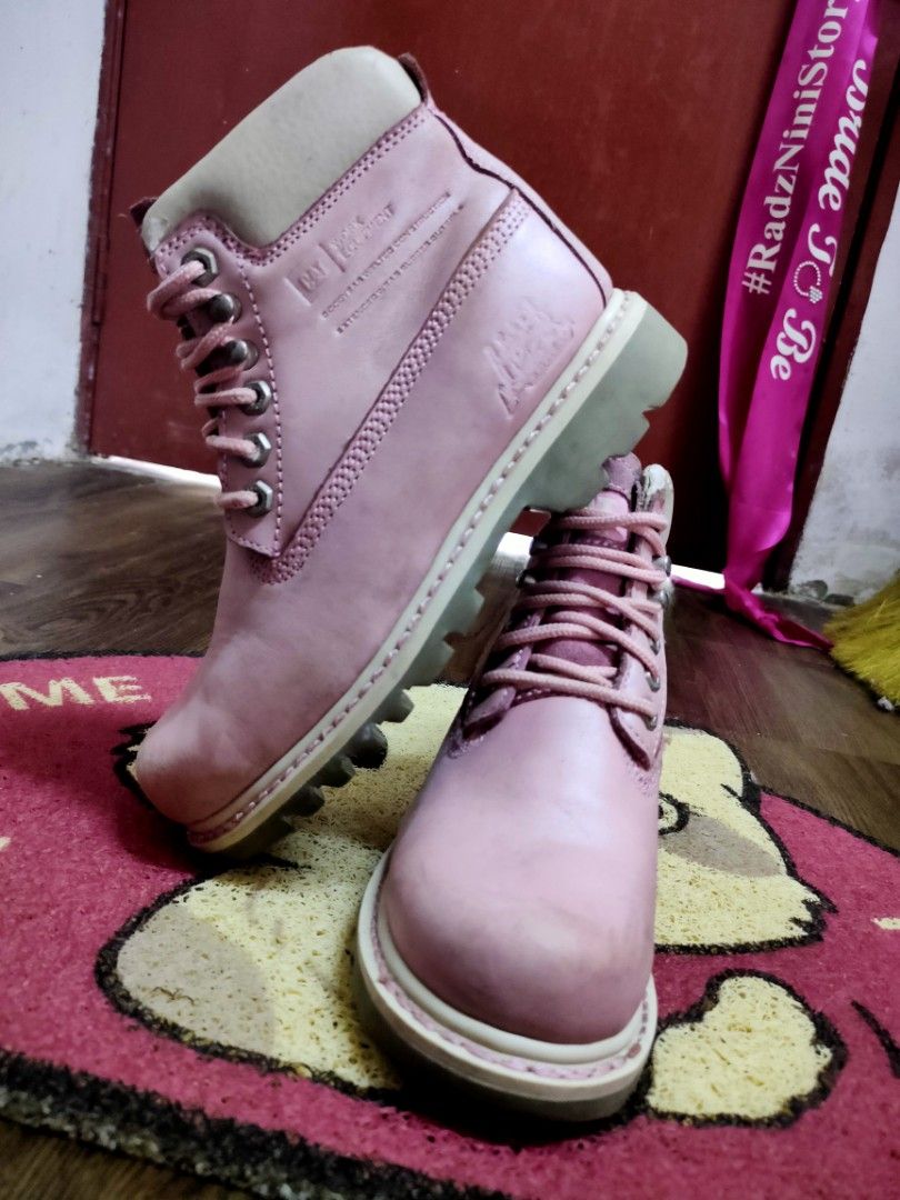 Pink store caterpillar boots