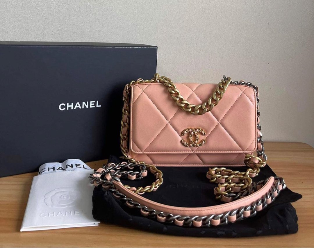 Chanel C19 WOC (auth) 🔴, Luxury, Bags & Wallets on Carousell