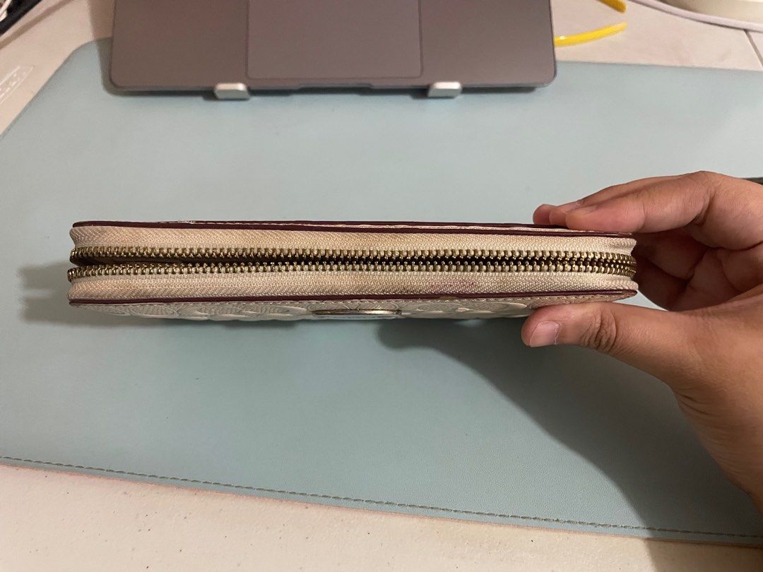 Coach Long wallet (Category: Luxury Bags & Wallets) located in Paranaque City. Submitted by declutterqueeen (Listing ID 1263034431, Image 3). Description: Original White coach long wallet With tags and care cards With obvious signs of usage (see photos) Rfs: decluttering.