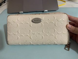 (Category: ) located in . Submitted by declutterqueeen (Listing ID 1263034431, Image 1). Description: .
