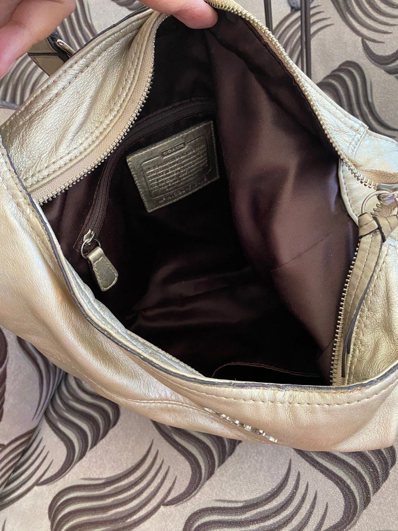 Coach metallic hobo 2 way bag (Category: Luxury Bags & Wallets) located in Davao. Submitted by john_canque (Listing ID 1263062001, Image 3). Description: From selected Korea box.