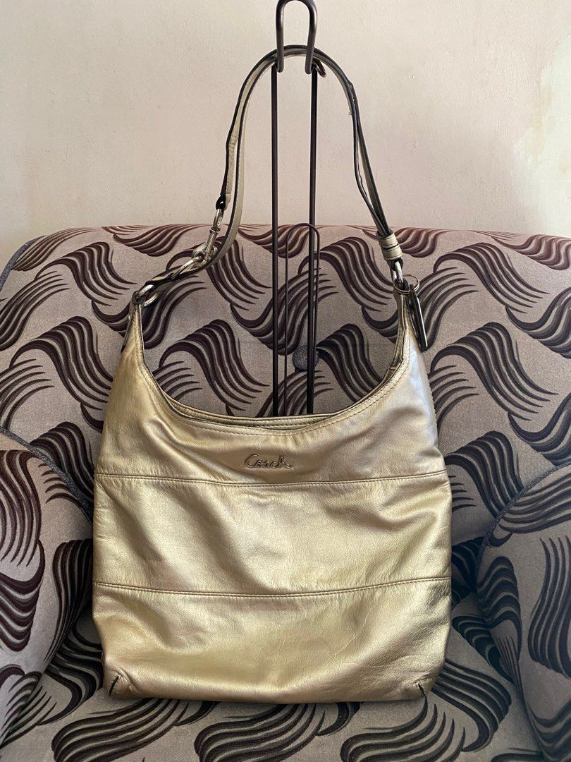 Coach metallic hobo 2 way bag (Category: Luxury Bags & Wallets) located in Davao. Submitted by john_canque (Listing ID 1263062001, Image 1). Description: From selected Korea box.