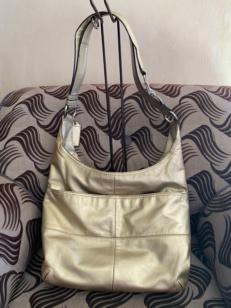 Coach metallic hobo 2 way bag (Category: Luxury Bags & Wallets) located in Davao. Submitted by john_canque (Listing ID 1263062001, Image 2). Description: From selected Korea box.