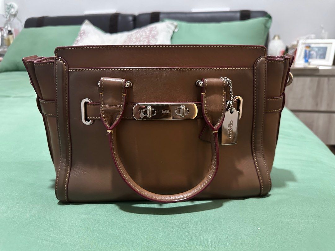 Coach Swagger 27 in Burnished Leather Barang Mewah Tas Dompet di Carousell