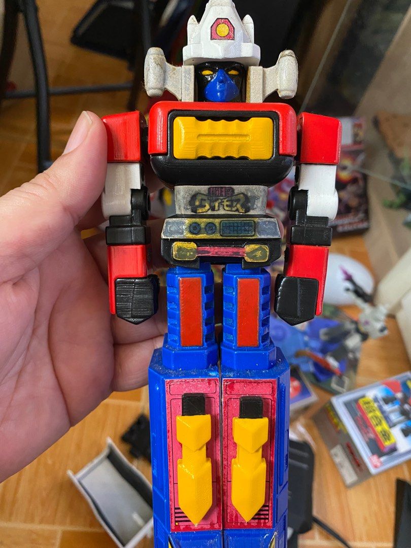 Daimos Puradera 3D printed (Category: Figurines & Statues) located in Quezon City. Submitted by sulittoycollection (Listing ID 1263042833, Image 3). Description: WYSIWYG Good for display With issue on Tranzer (Broken connectors) Comes with Box and Manual.