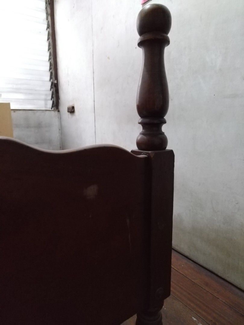 antique double deck bed (Category: Bed Frames & Mattresses) located in Manila. Submitted by jpkcruz10 (Listing ID 1263020398, Image 1). Description: double deck bed hindi lang naka kabit ung second bed pero buo pa sya.. binaklas lang😊 narra wood mop cash pick up fee care of buyer.
