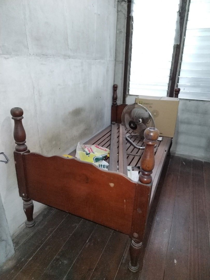 antique double deck bed (Category: Bed Frames & Mattresses) located in Manila. Submitted by jpkcruz10 (Listing ID 1263020398, Image 2). Description: double deck bed hindi lang naka kabit ung second bed pero buo pa sya.. binaklas lang😊 narra wood mop cash pick up fee care of buyer.