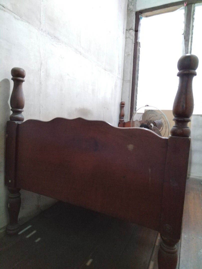 antique double deck bed (Category: Bed Frames & Mattresses) located in Manila. Submitted by jpkcruz10 (Listing ID 1263020398, Image 3). Description: double deck bed hindi lang naka kabit ung second bed pero buo pa sya.. binaklas lang😊 narra wood mop cash pick up fee care of buyer.