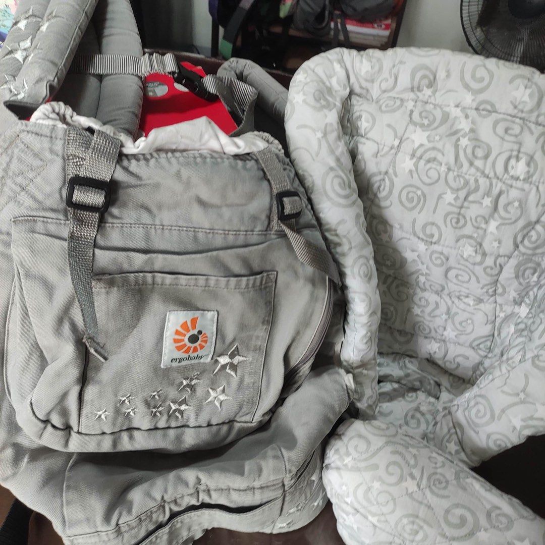 Ergobaby Bundle of Joy Carrier with infant insert (Category: Carriers & Slings) located in Manila. Submitted by avalanchesonlineshopmainacount (Listing ID 1263179611, Image 3). Description: DESCRIPTION Perfect for new parents, ERGObaby’s Bundle of Joy pairs the brand’s famous baby carrier with the in-demand insert designed for newborns. The convenient, ergonomically designed baby carrier is offered in premium cotton and can be worn in front, back