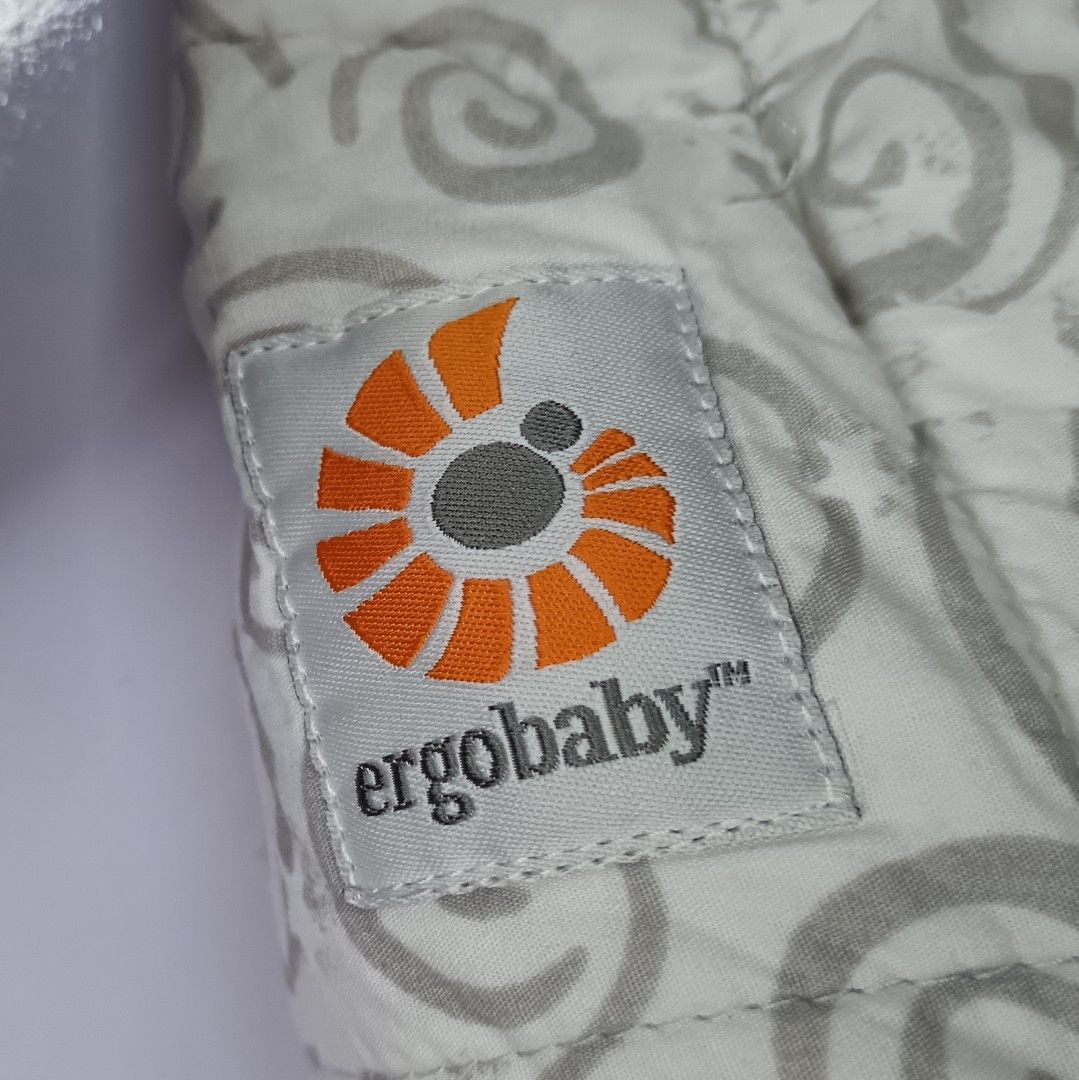 Ergobaby infant insert galaxy on sale print
