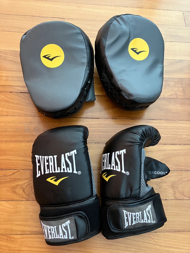Everlast Boxing Gloves with pads, Sports Equipment, Other Sports