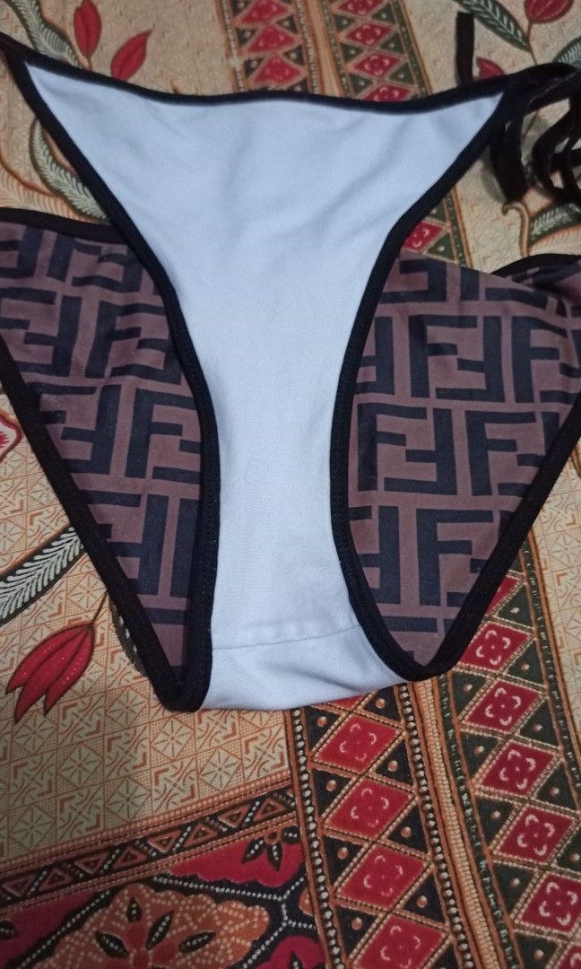 Monogram Pantyhouse
