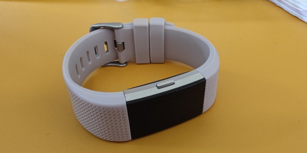 Like New Fitbit Charge 2 comes with 2 extra straps