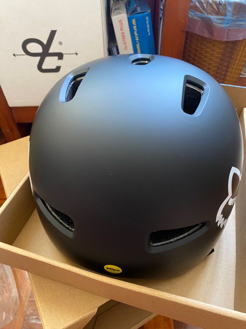 FOX Bike Flight Helmet Medium (Category: Bicycles) located in Paranaque City. Submitted by preloved.by.bea (Listing ID 1263042962, Image 3). Description: Brand new w/ box Original price ₱5,290.