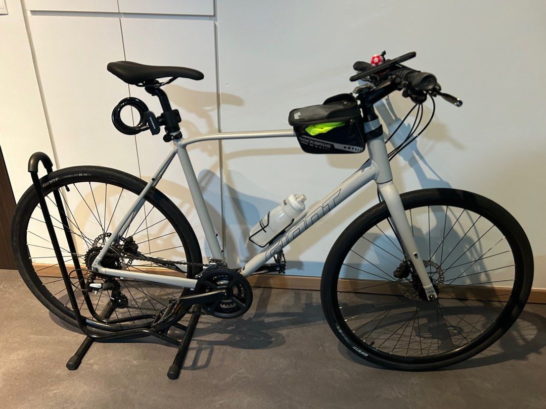 Giant XL Size Hybrid Bike