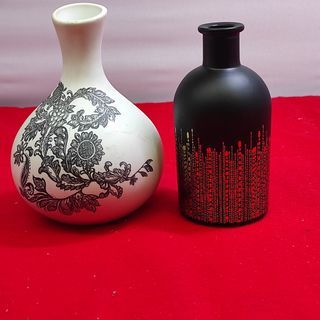 Glass reed diffuser and clay mini bud vase for 175 each *P3