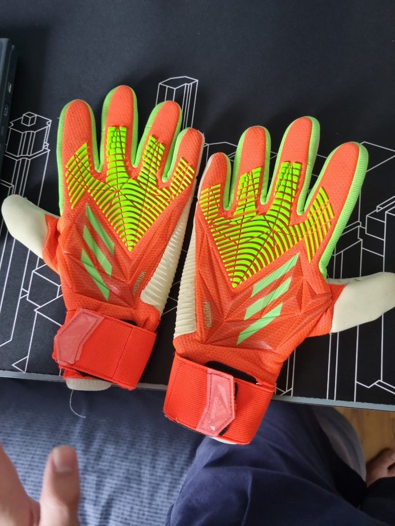 Goalkeeper gloves size on sale 6