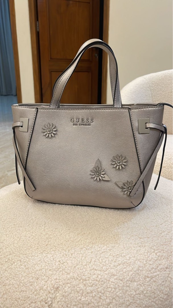 Guess lizzy tote 2025