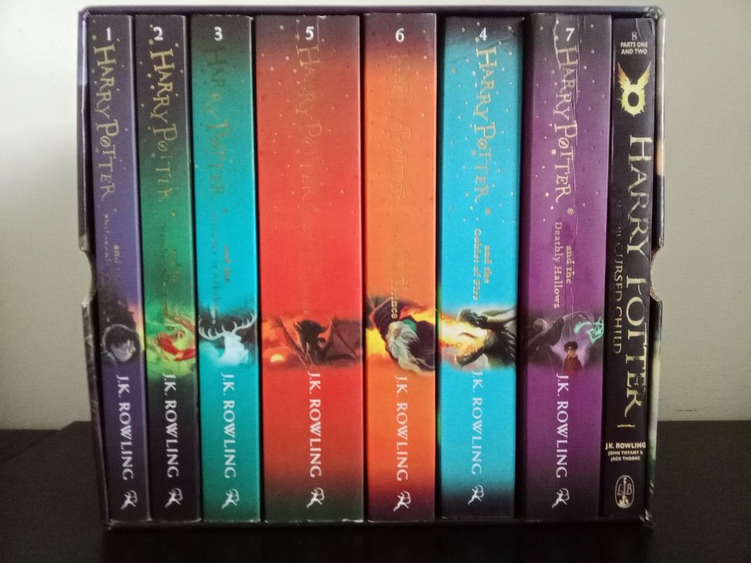 Harry Potter box set, Hobbies & Toys, Books & Magazines, Fiction & Non