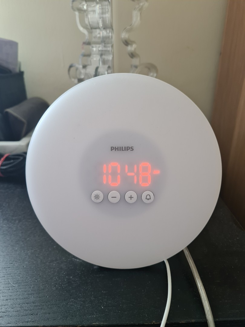 Philips HF3505 Wake-Up Light Review: A Basic Clock