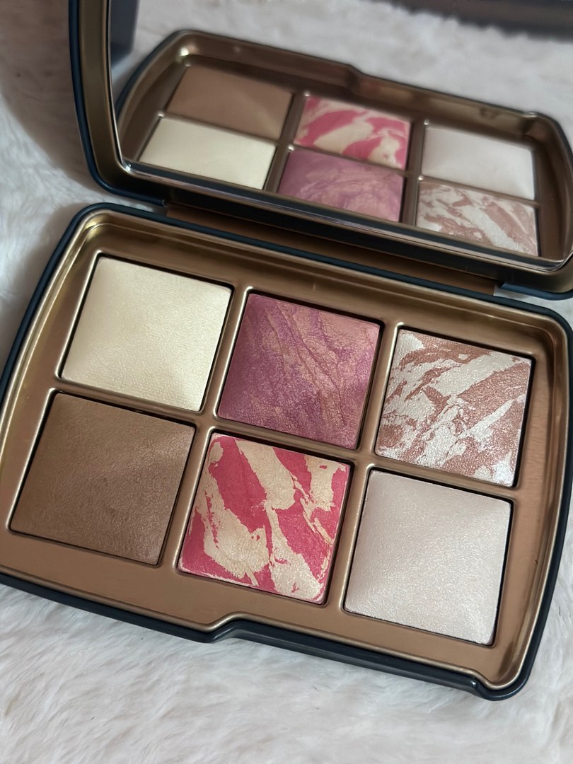 Hourglass Ambient Lighting Edit Unlocked Jellyfish Palette (Holiday Limited Edition),