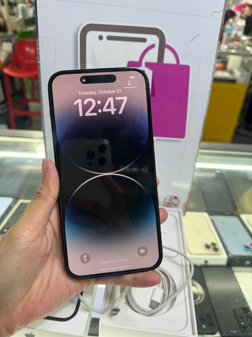iphone 14 pro max 128g smartlocked good as new (Category: iPhone 14 Series) located in Cainta. Submitted by vine_gadget_shop (Listing ID 1263155842, Image 3). Description: iphone 14 pro max 128gb smartlocked good as new complete package warranty until november 2023 pick up store greenhills shopping center we accept trade in we accept credit card installment we do cod and door to door we ship nationwide for fast transaction call 09277368323 look f