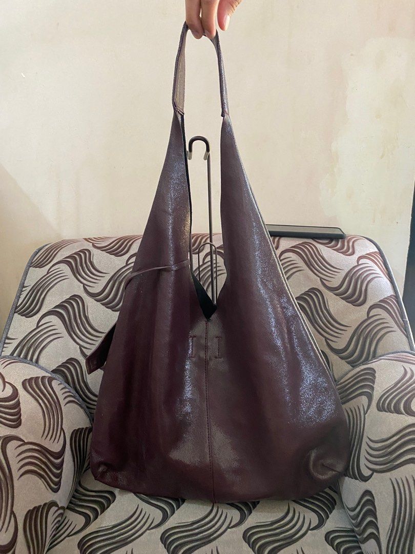 Ivana Helsinki hobo bag (Category: Tote Bags) located in Davao. Submitted by john_canque (Listing ID 1263035506, Image 3). Description: From selected Korea Box.