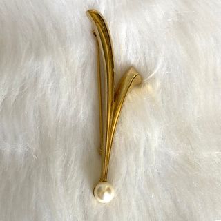 Keyes Vintage Gold Tone Leaf Pearl Brooch